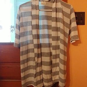 5 for 20$Medium sleeved cardigan
